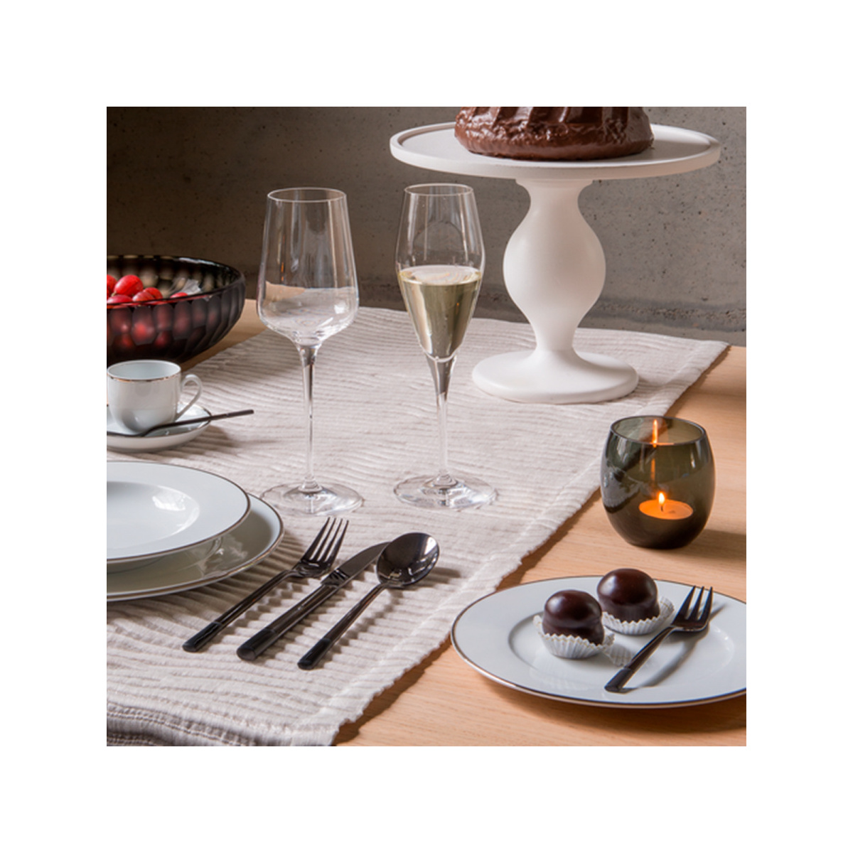 Set di posate 24 pz - Deluxe PVD nero completamente lucidato