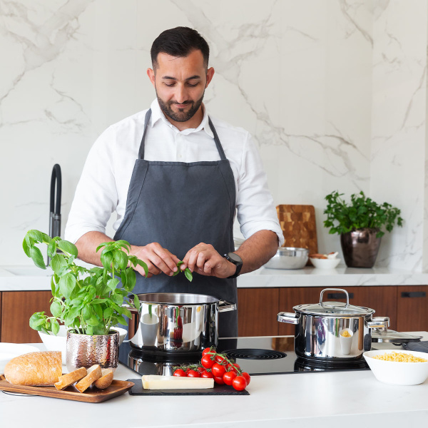 Steel grey cotton apron 70 x 85 cm – Basic Ambiente