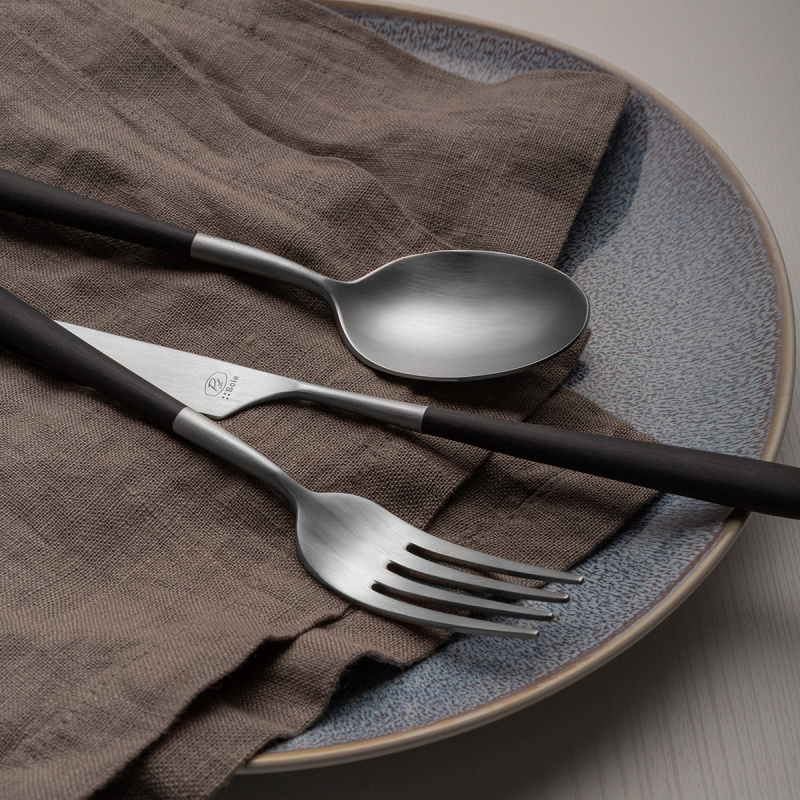 Set posate 24 pezzi - Gaya Exeter con manico grigio-nero