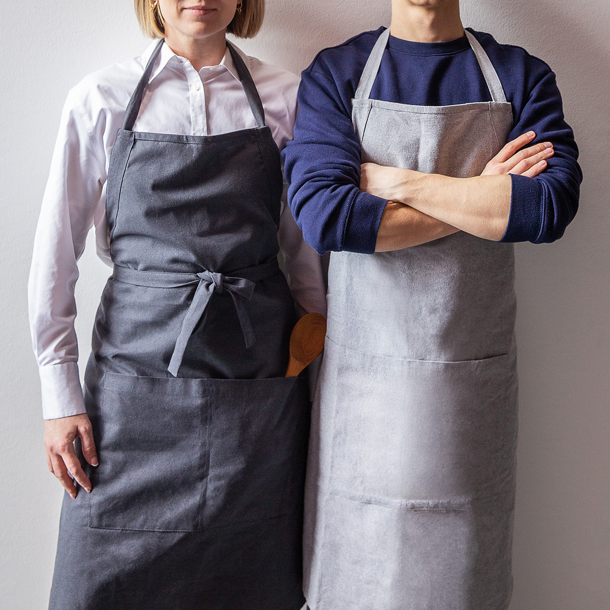 Steel grey cotton apron 70 x 85 cm – Basic Ambiente