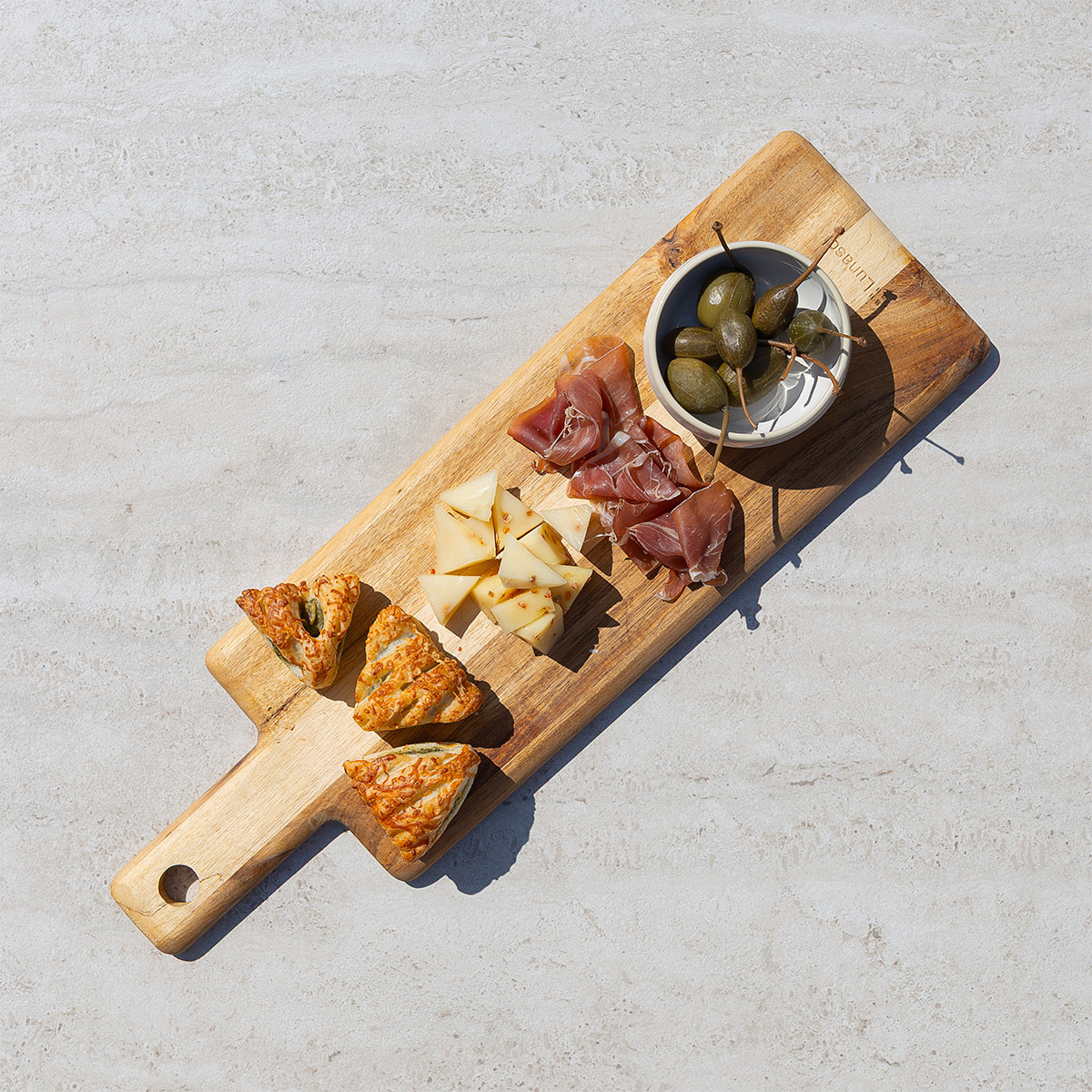 Schneidebrett mit Griff Akazie 50,8 x 15,3 cm - FLOW Wooden