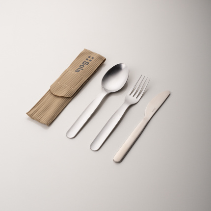 Set di posate 3 pezzi in borsa beige con logo SOLA