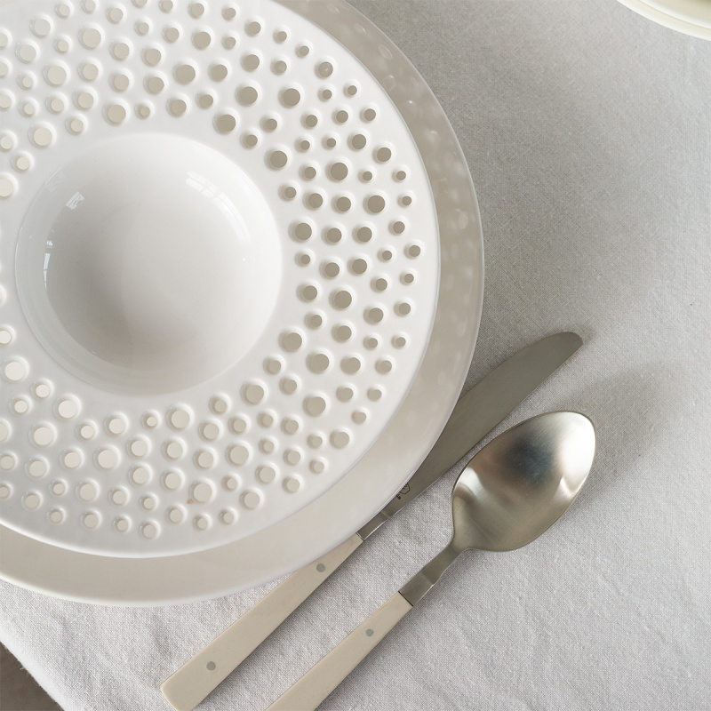Deep perforated plate 23,5 cm - Flow
