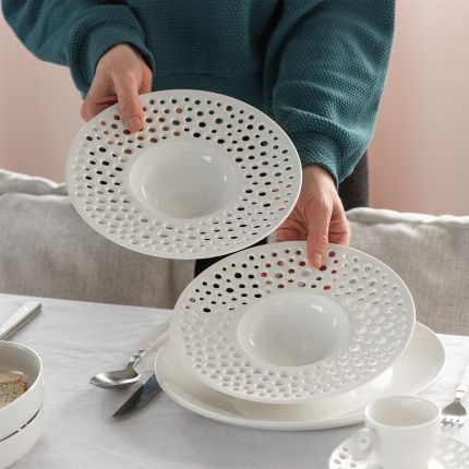 Assiette creuse perforée 23,5 cm - Flow