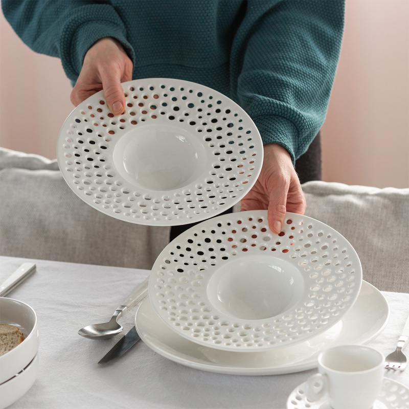 Deep perforated plate 23,5 cm - Flow