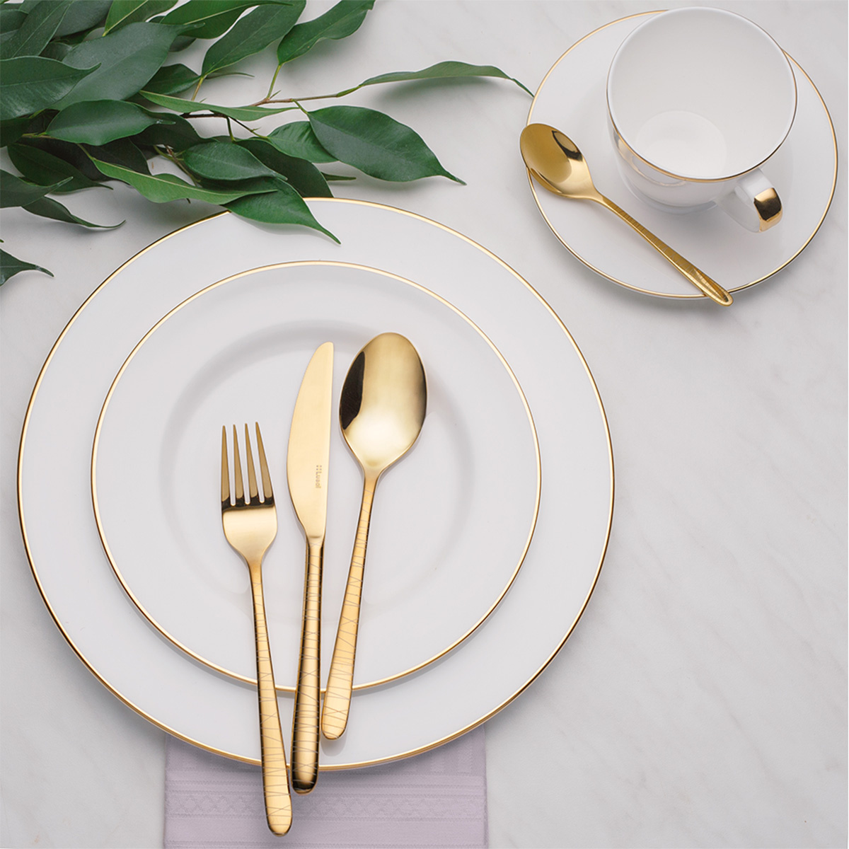 Set di posate 24 pezzi – Montreal PVD oro – Lines
