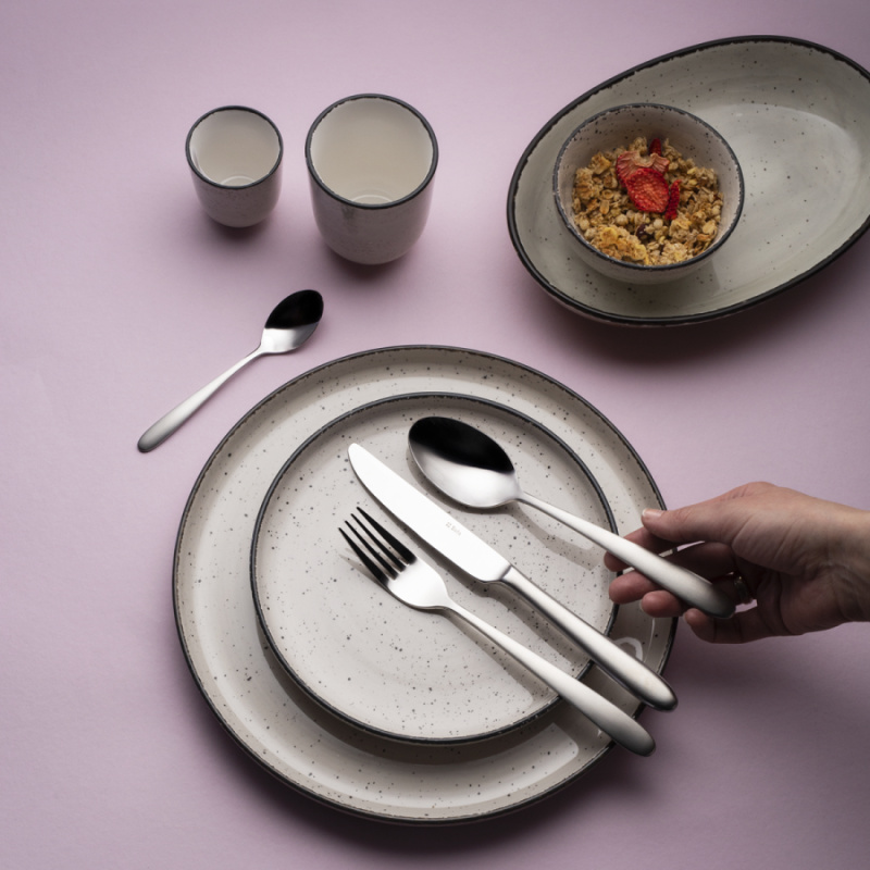 Porcelain Set 18 pcs - Gaya Atelier light grey speckled