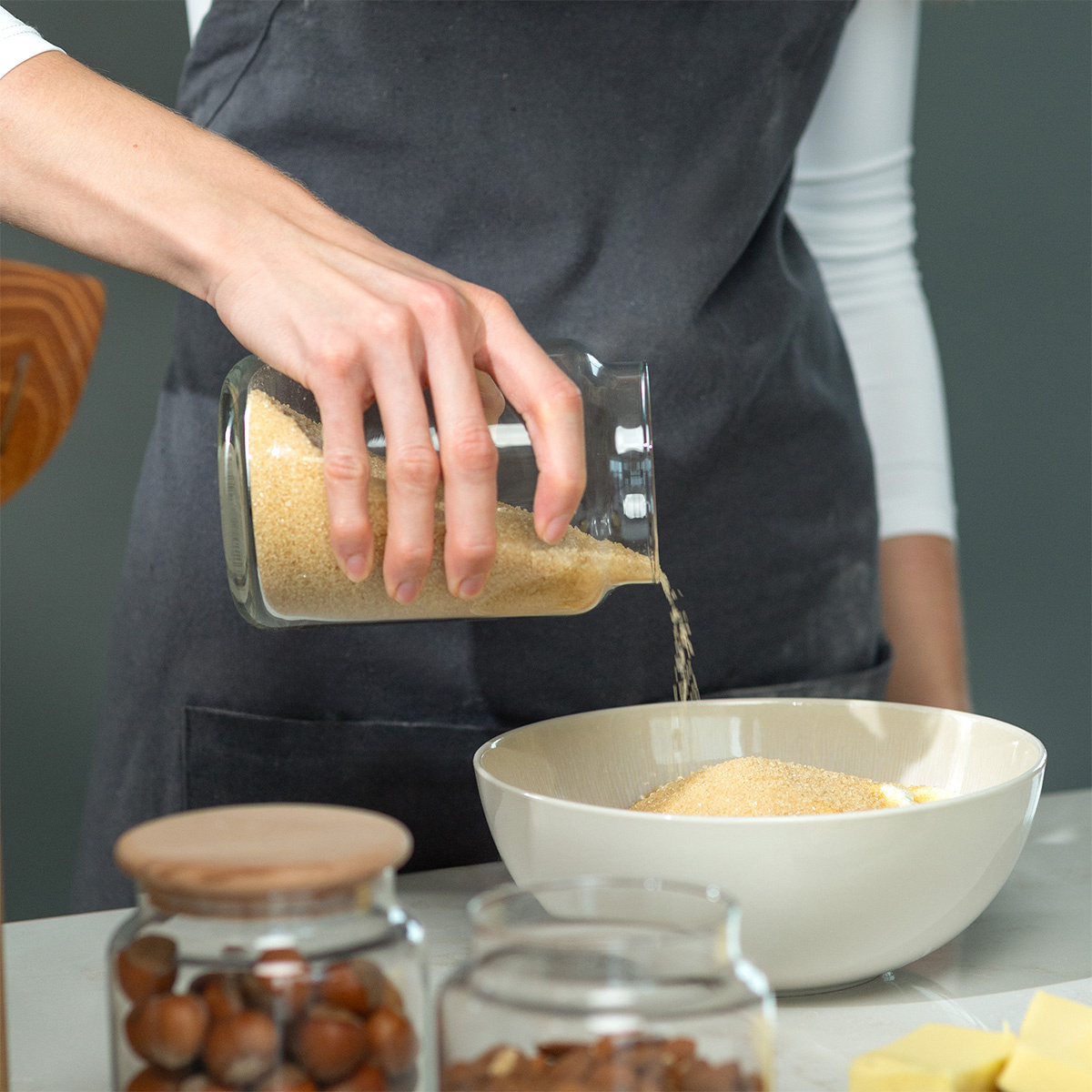 Glass container with lid 0,93 l | Basic Kitchen