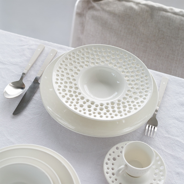 Deep perforated plate 23,5 cm - Flow
