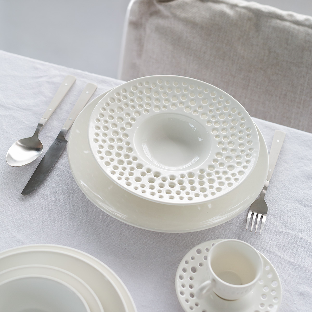 Piatto fondo perforato 23,5 cm - Flow