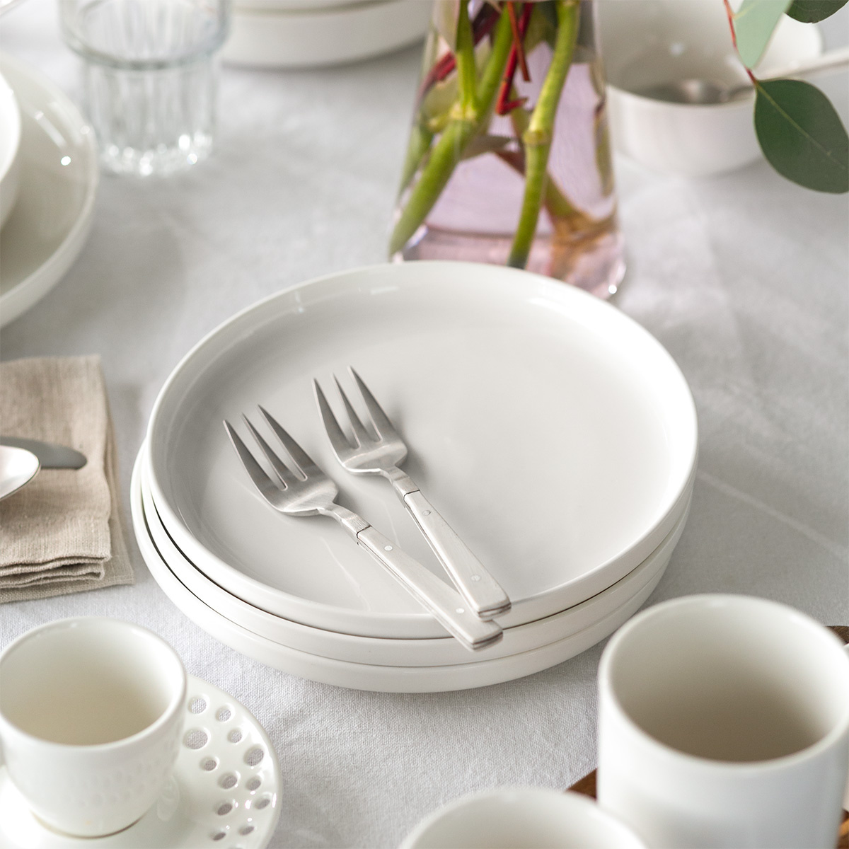 Porcelain set, perforated 18 pcs – Flow