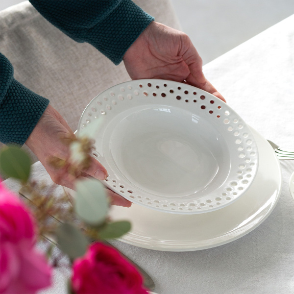 Porcelain set, perforated 18 pcs – Flow