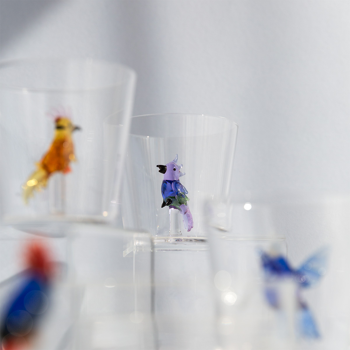 Glass with blue cockatoo | Ichendorf