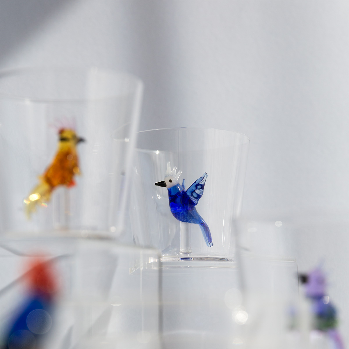 Glass with blue tropical bird | Ichendorf