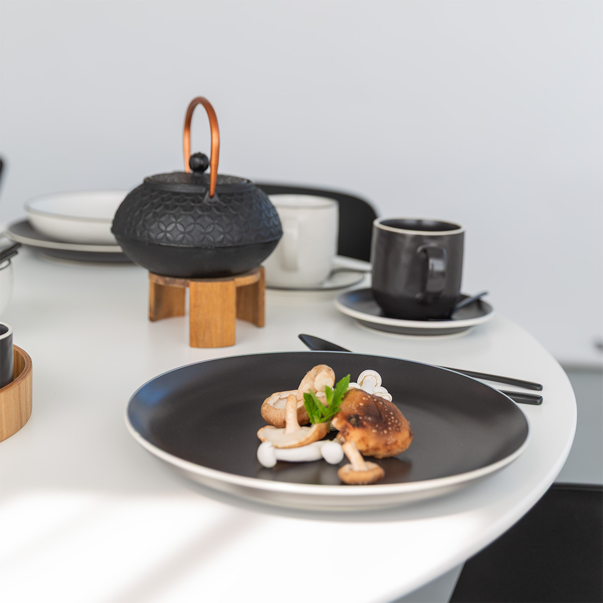 Flat plate 27 cm — Elements Yin & Yang black