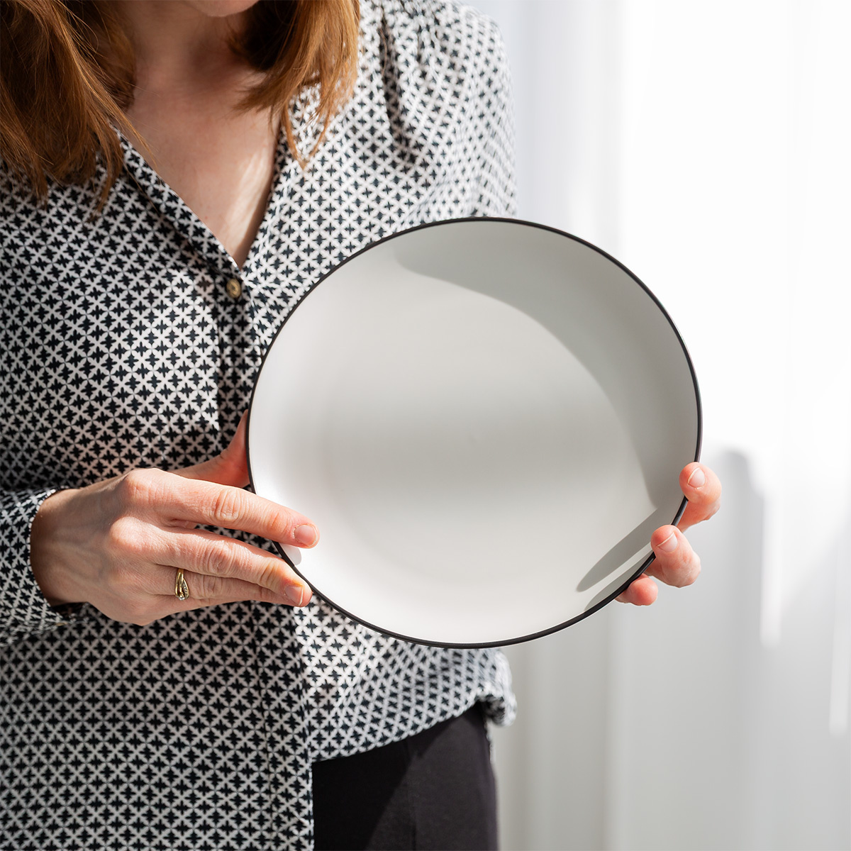 Flat plate 22 cm — Elements Yin & Yang white