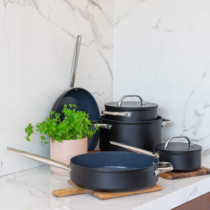 Titanium coated frying pan Ø 28 cm - Saturn Terra Lunasol