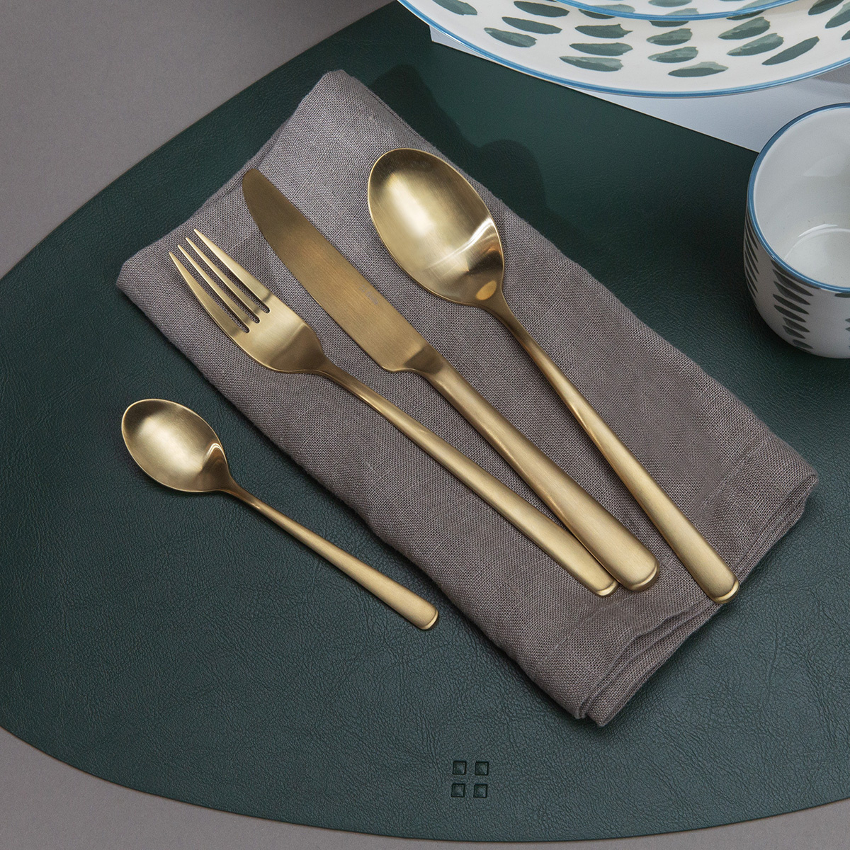 Placemat triangle PVC green 45 x 37 cm - Elements Ambiente