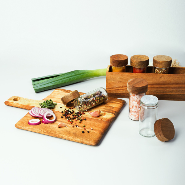 Set 7 barattoli per spezie su supporto Acacia 32,9 x 6 x 11,6 cm - FLOW Wooden