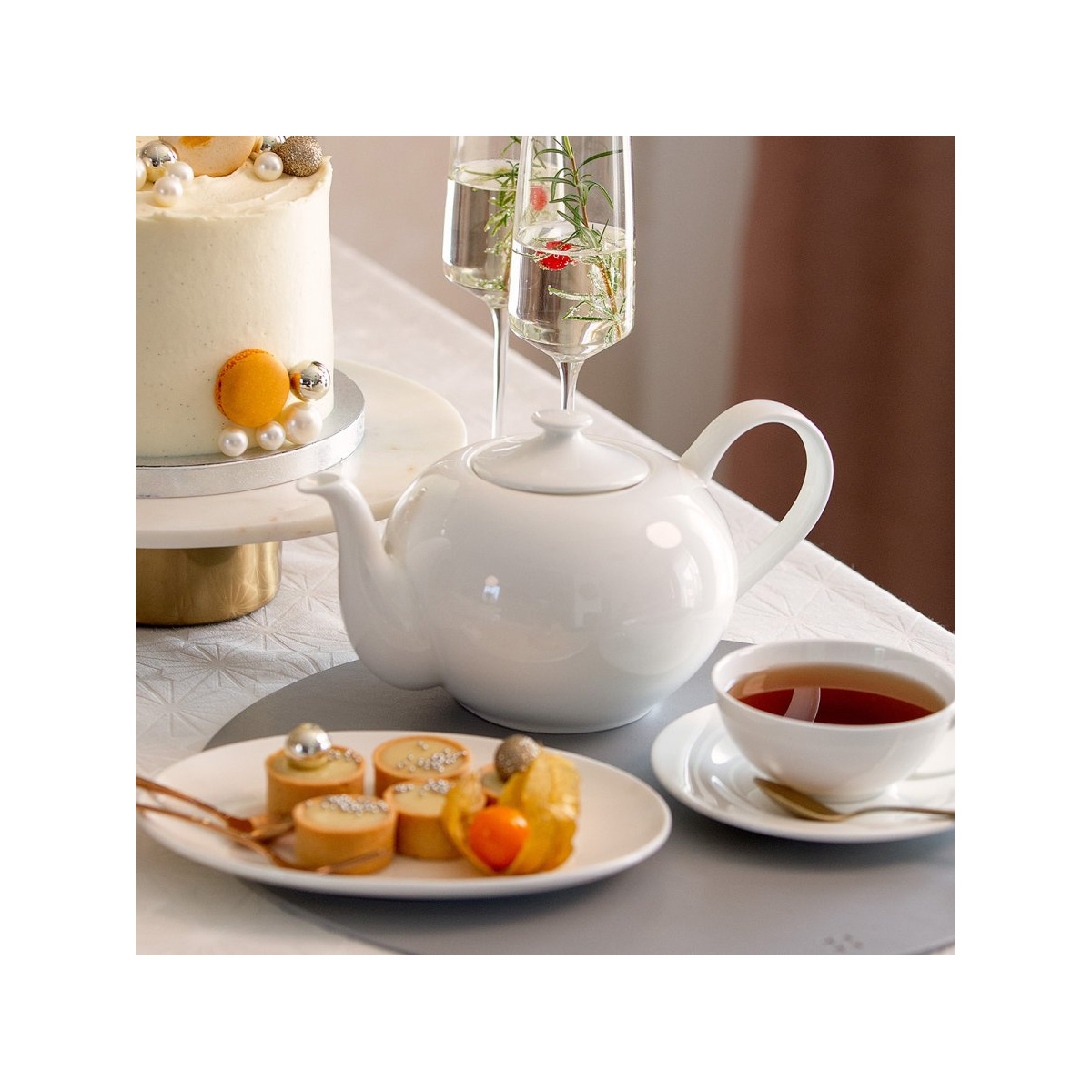 White porcelain teapot 1.2 l - Premium Platinum Line