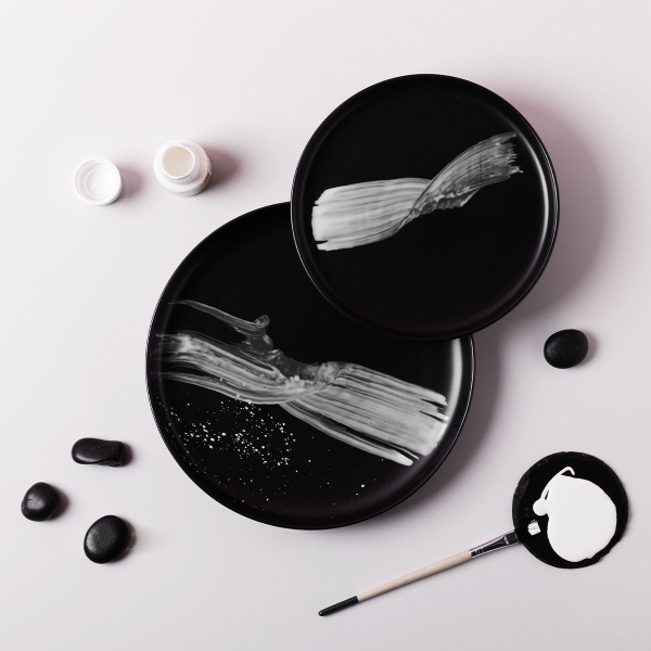 Flat plate U-Coupe black ø20 cm – Gaya Atelier Flow Art