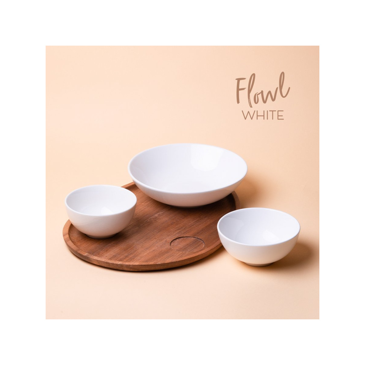 Flowl set – Gaya Atelier bowls white + Triangle tray acacia