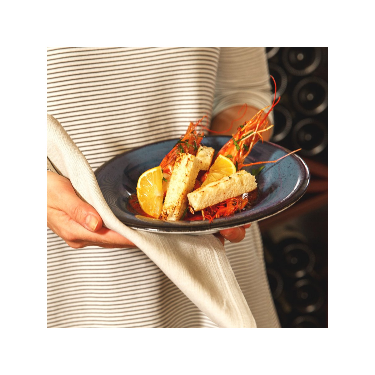 Assiette creuse 23 cm bleue – Hotel Inn Chic colorée