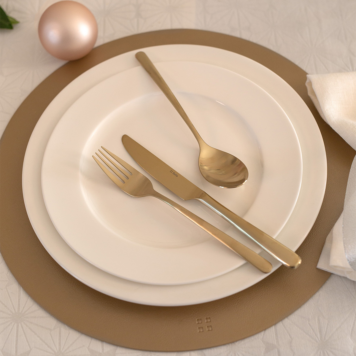 16-Piece Cutlery Set – Salamanca PVD Champagne matte