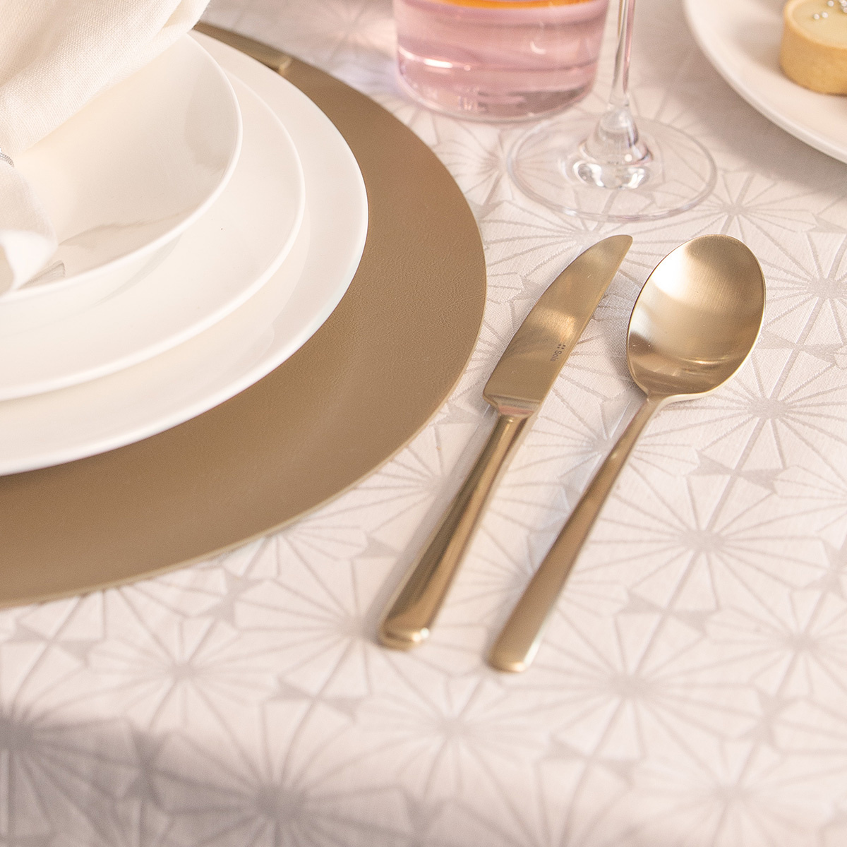 16-Piece Cutlery Set – Salamanca PVD Champagne matte
