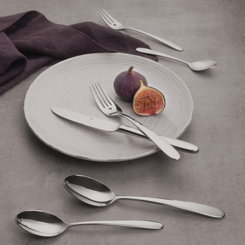 Set di posate con cuoricino 54 pezzi — Alpha