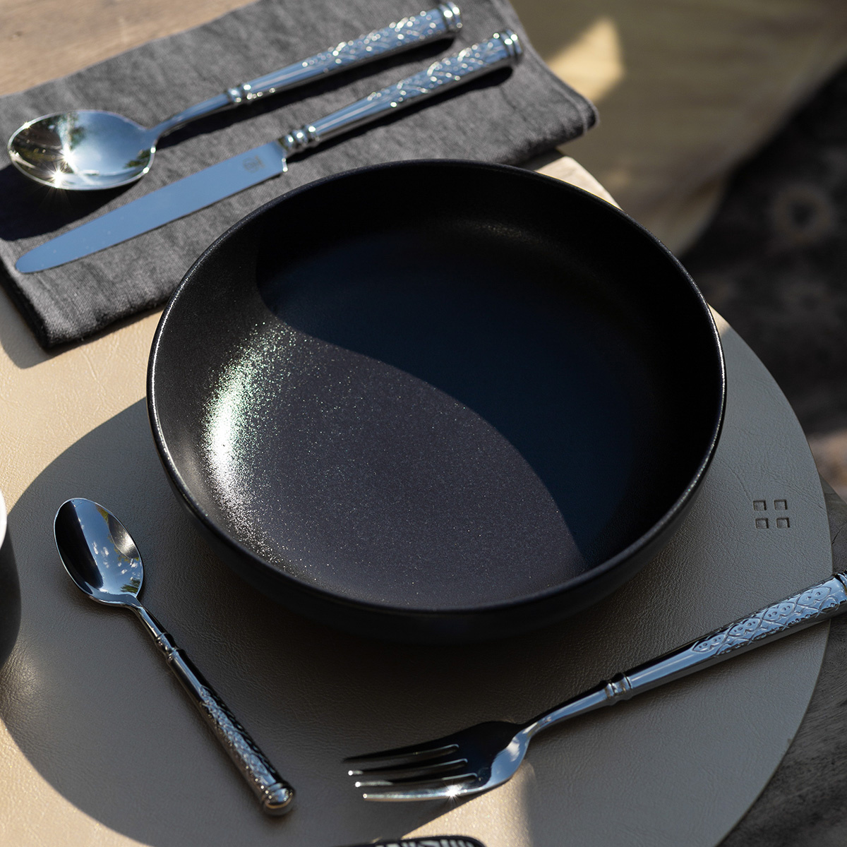 Assiette creuse U-Coupe 21 cm - BASIC Lunasol noir mat