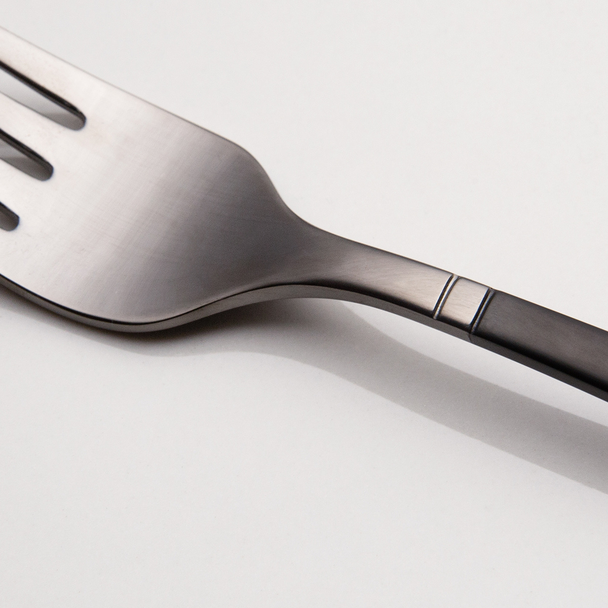 16-Piece Cutlery Set — Porto PVD dark titanium / black sandblasted