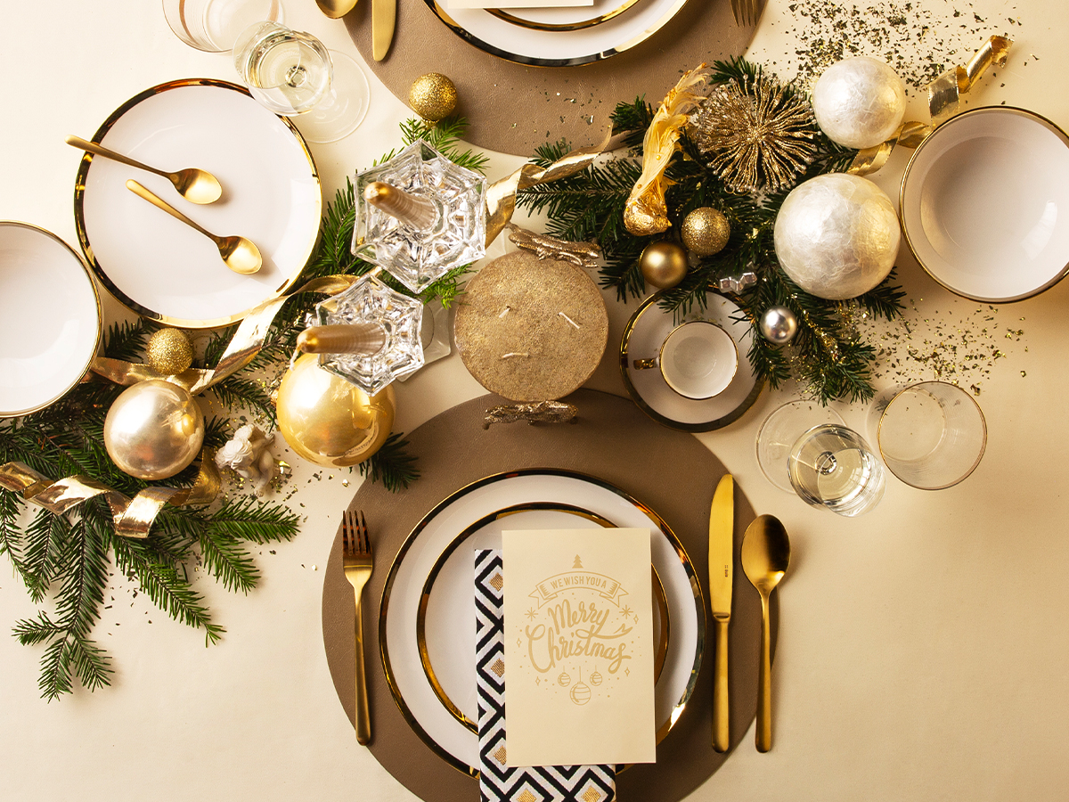 Goldene, pompöse Weihnachtstafel – Glamour Look
