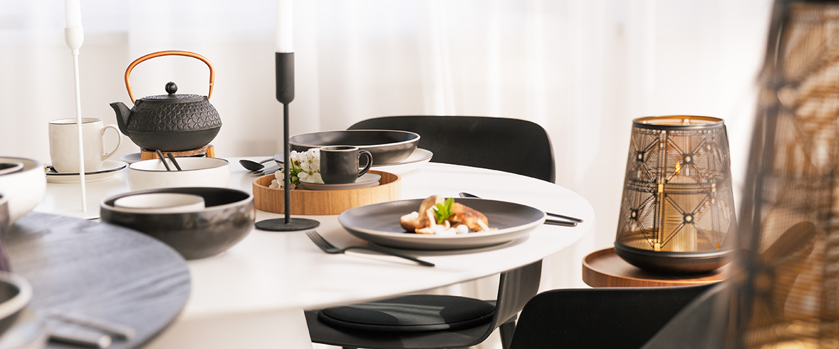 Black-and-white table setting: How to create the perfect Japandi-style table