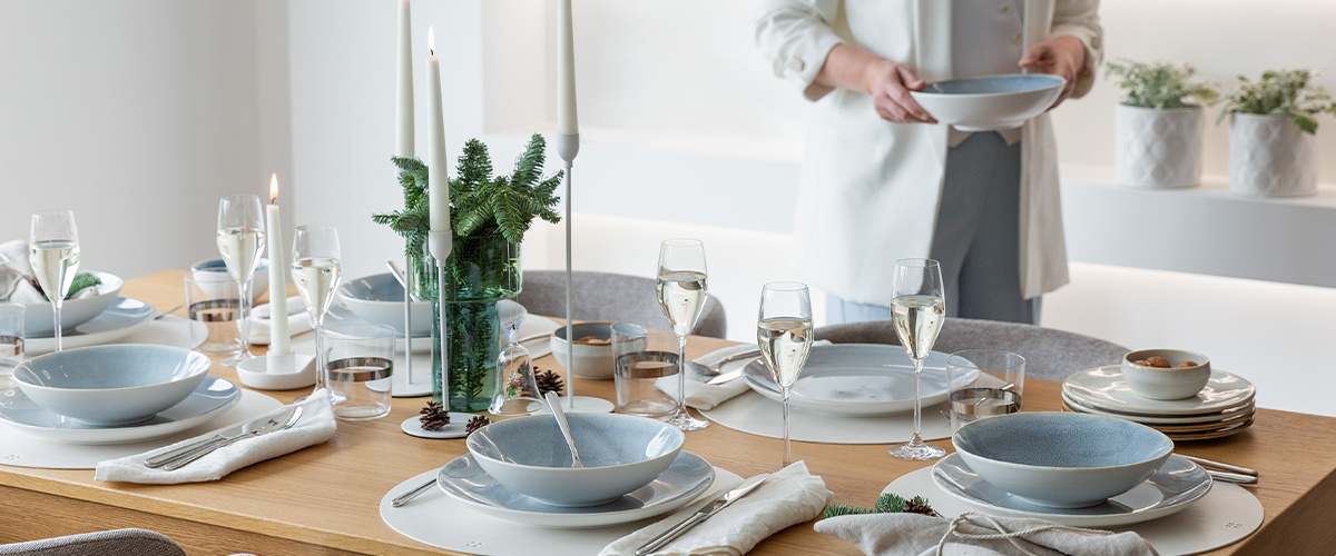 Winter Blues in Blue: Elegant table settings for a cozy winter