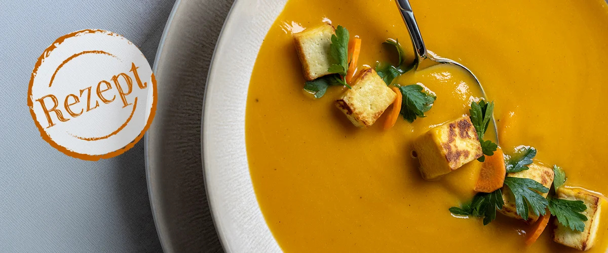 Cremige Karottensuppe mit geräuchertem Tofu